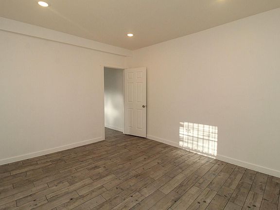 5th image of 2315 Montana Ave Unit 1