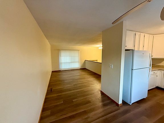 5th image of 6526 Brookview Ln NE