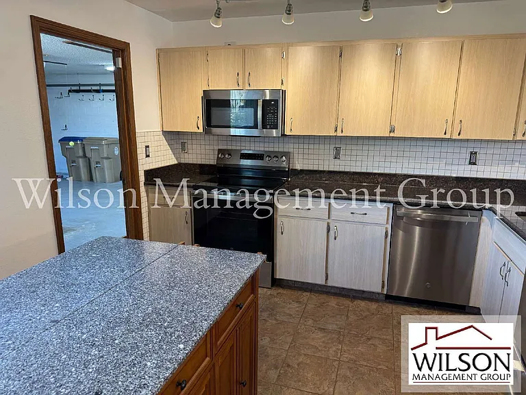 1420 Flamingo Dr — Photo 10