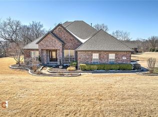 8887 Crest Ln, Springdale, AR 72762