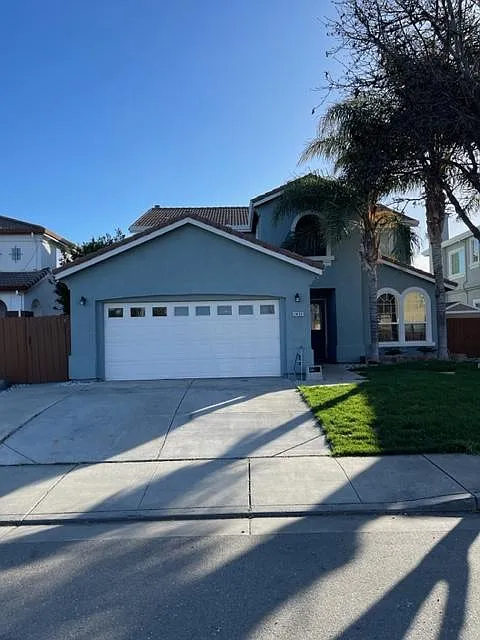 2432 Tennis Ln