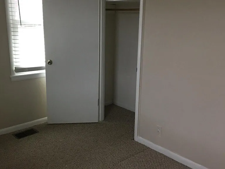 1910 Laurinda Dr — Photo 14