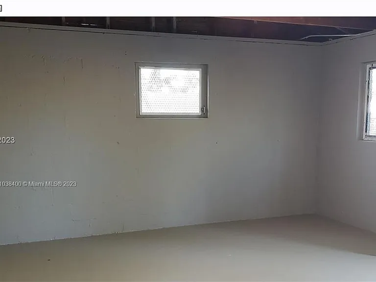 811 S Broadway — Photo 28