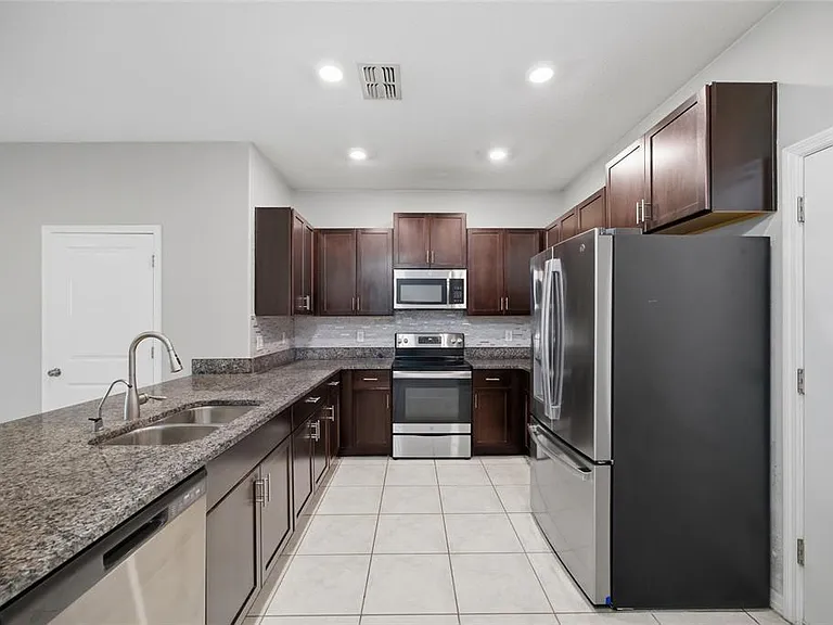 724 Royal Empress Dr — Photo 12