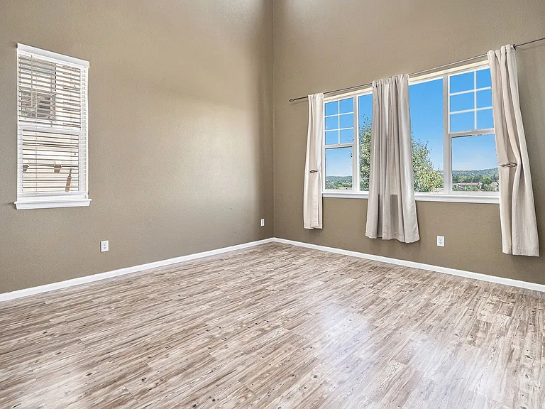 4230 Beautiful Cir — Photo 8