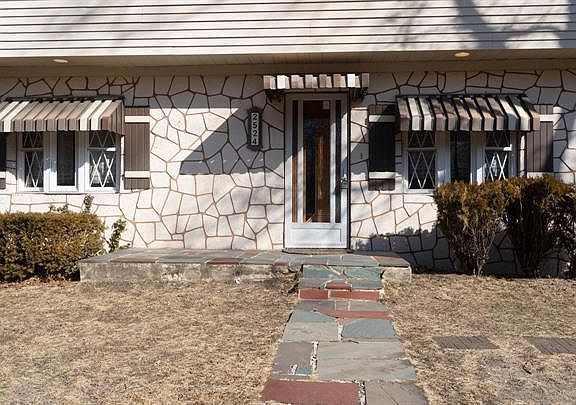 2nd image of 2524 Lakeside Dr