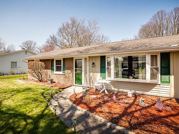 3rd image of 6817 Lake Valley Ct
