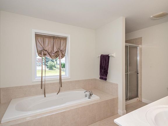 4th image of 4999 Samantha Ct