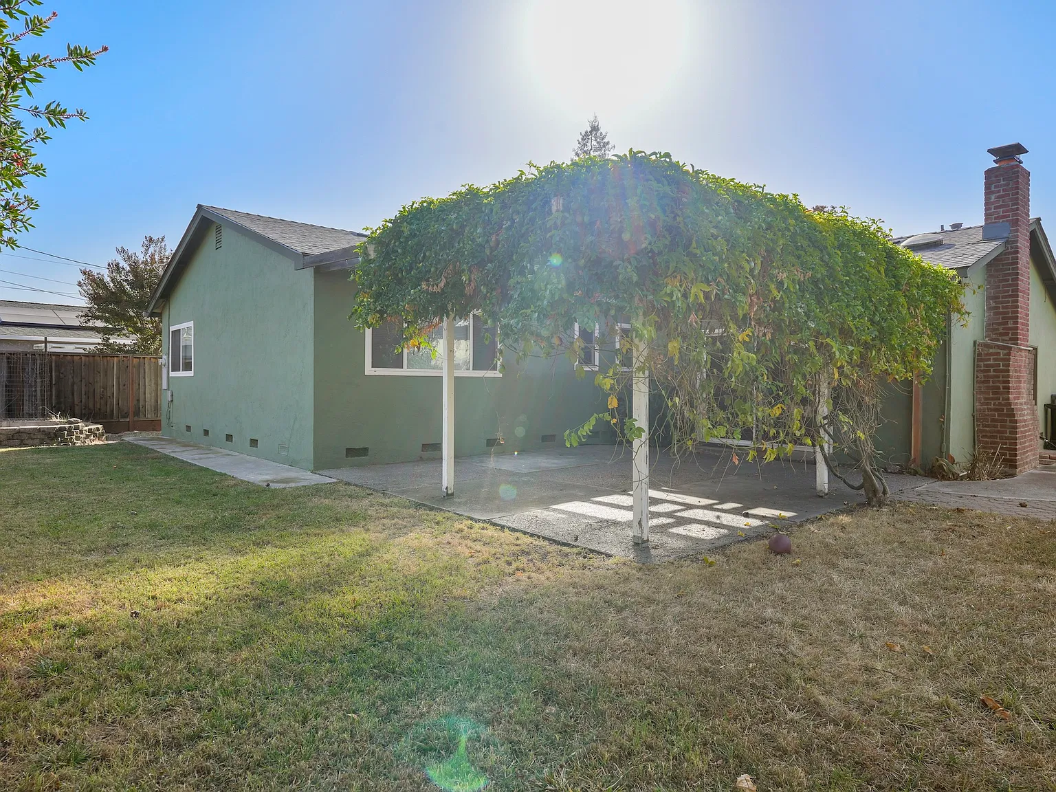 3 bed, 2.0 bath, 1458 sqft, $4,435 — Photo 2