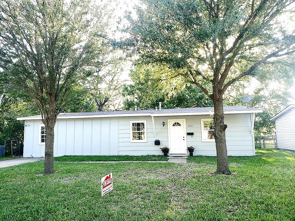 1st image of 903 Jardin Dr