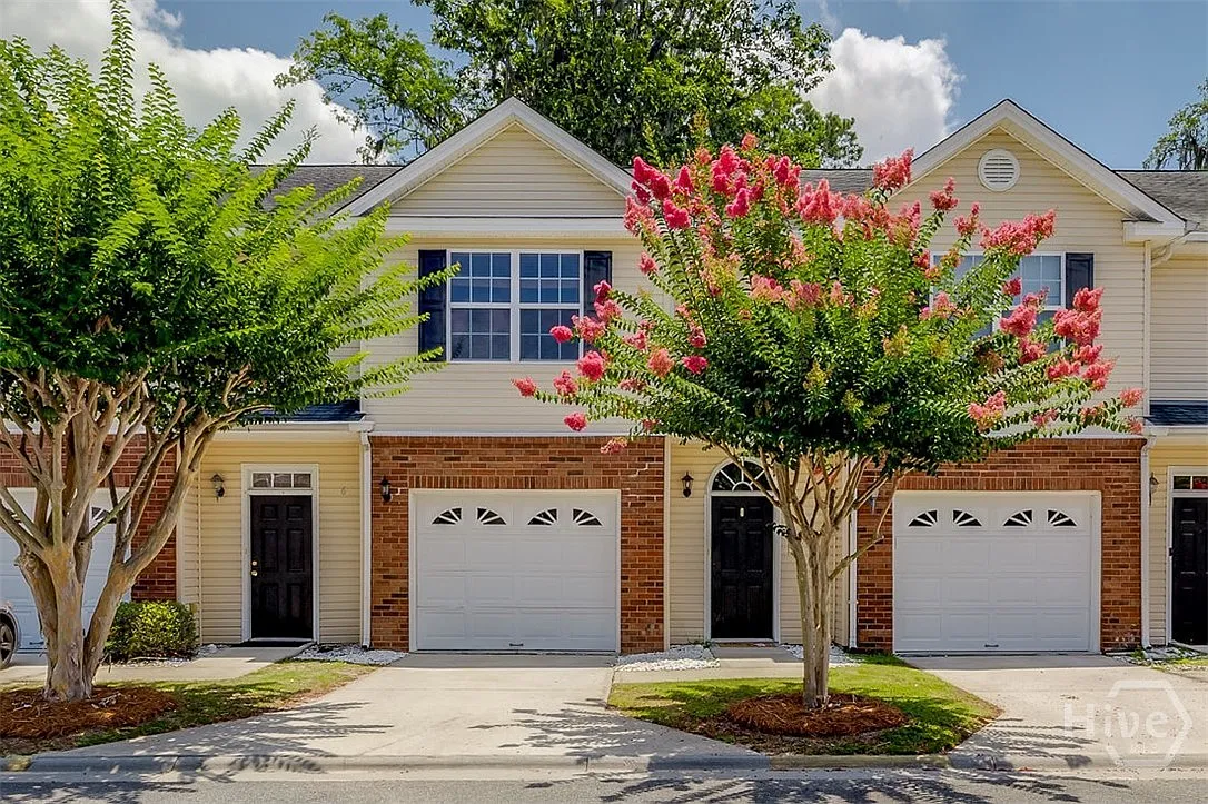 3 bed, 2.5 bath, 1712 sqft, $2,100 — Photo 1