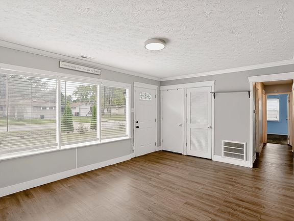 4th image of 5530 Marilyn Rd