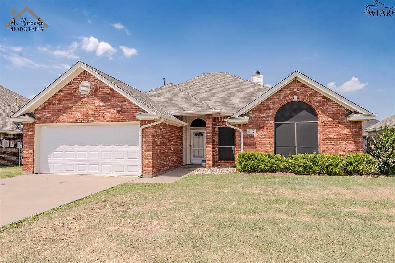 4 bed, 2.0 bath, 1644 sqft, $2,350 — Photo 2