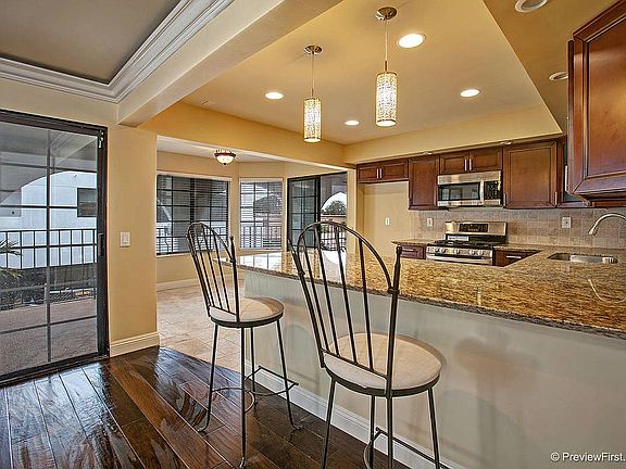 4th image of 703 Agate St APT 3