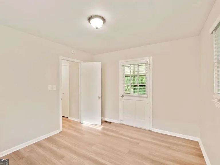 752 Jefferson Ave SW — Photo 1