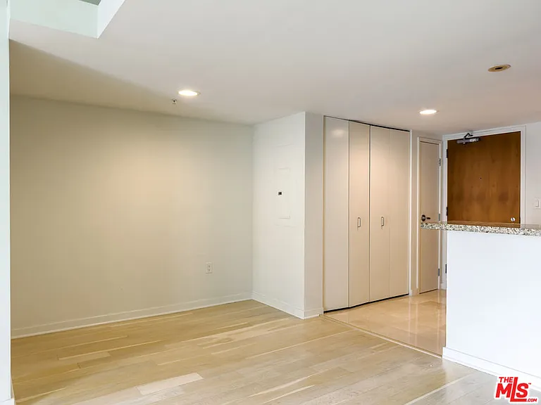 13700 Marina Pointe Dr #1626 — Photo 8