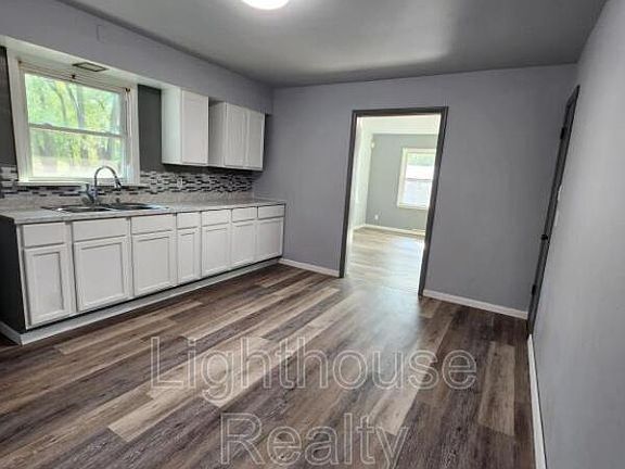 4th image of 4179 Pennsylvania St