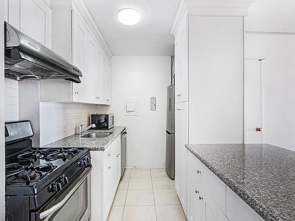 5th image of 10 Huron Ave APT 15M