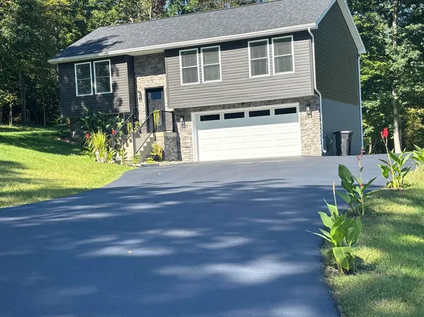 222 Dogwood Dr, Tyrone, PA 16686