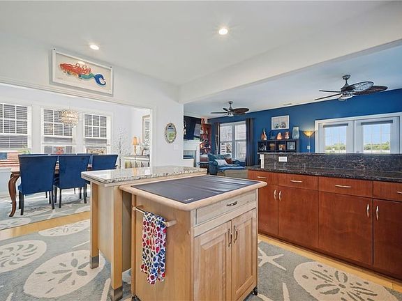 5th image of 623 W Ocean View Ave