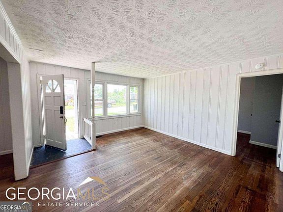 4th image of 15 Watson Dr