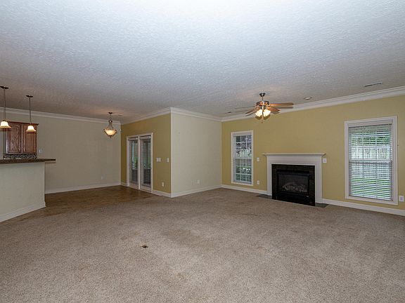 5th image of 418 Woodlawn Gardens Way