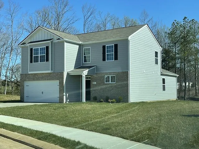 211 Harris Ln