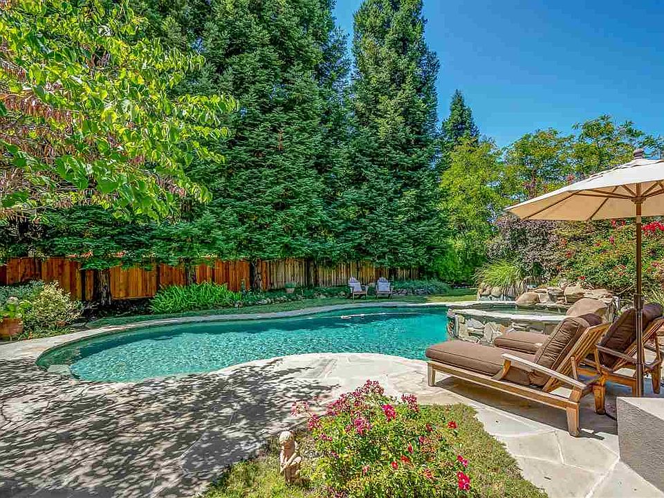 1st image of 340 Tuscany Ct