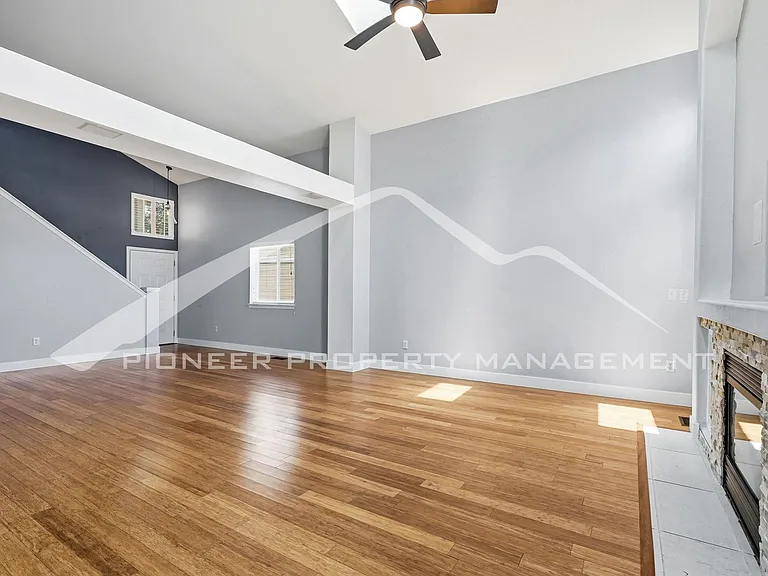 333 Sanders Cir — Photo 2