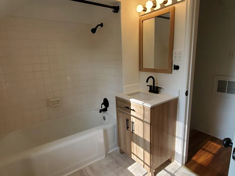 2722 Thompson Ave — Photo 15