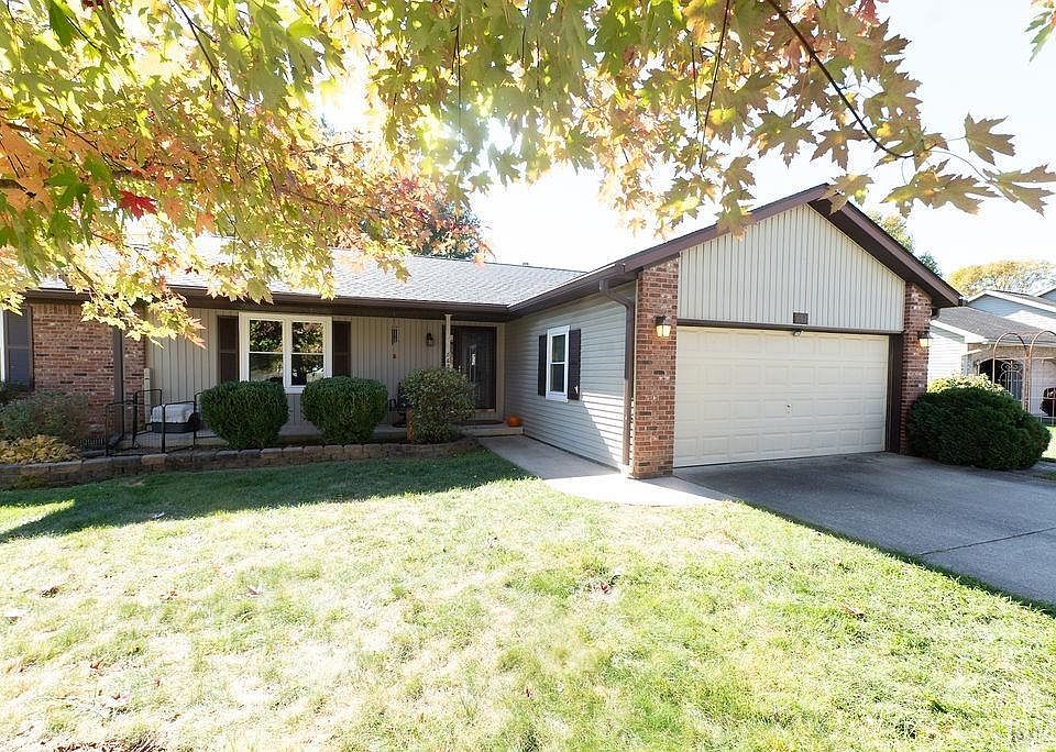 1st image of 862 E Clover Dr
