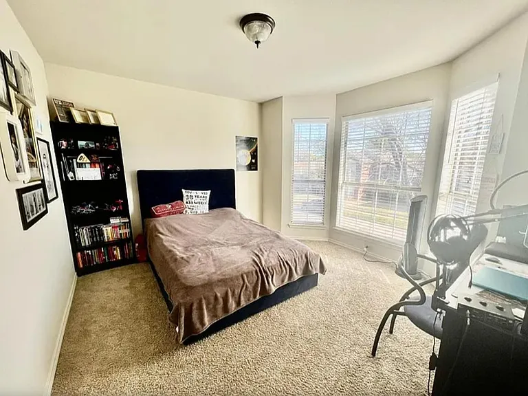 628 Raintree Cir — Photo 11