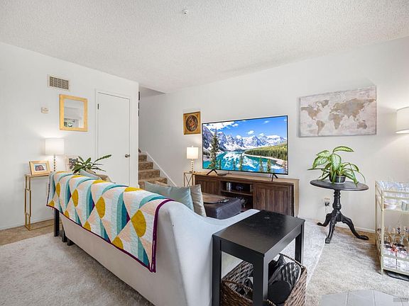 3rd image of 5100 Roma Street