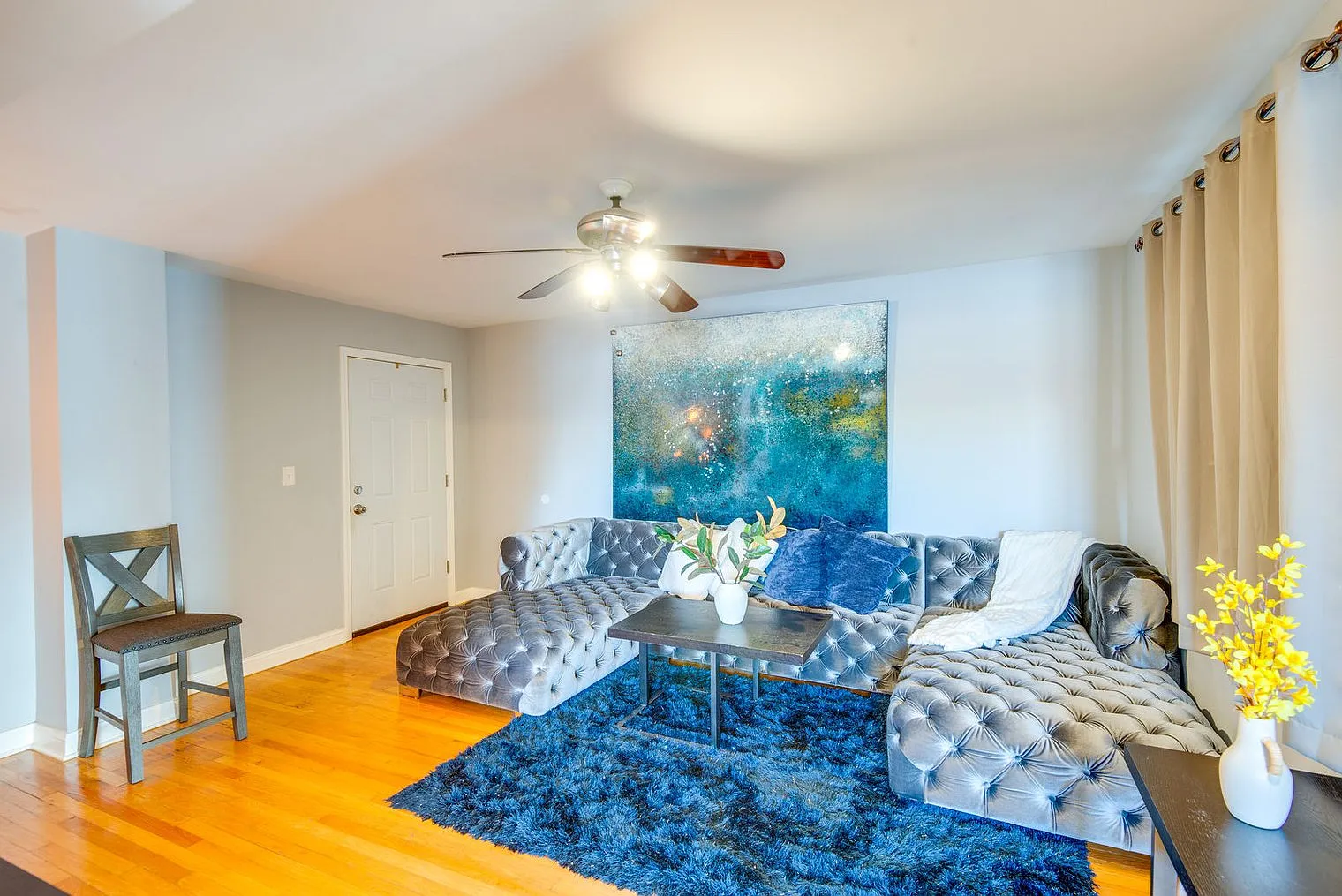 2 bed, 1.0 bath, 1399 sqft, $3,612 — Photo 3