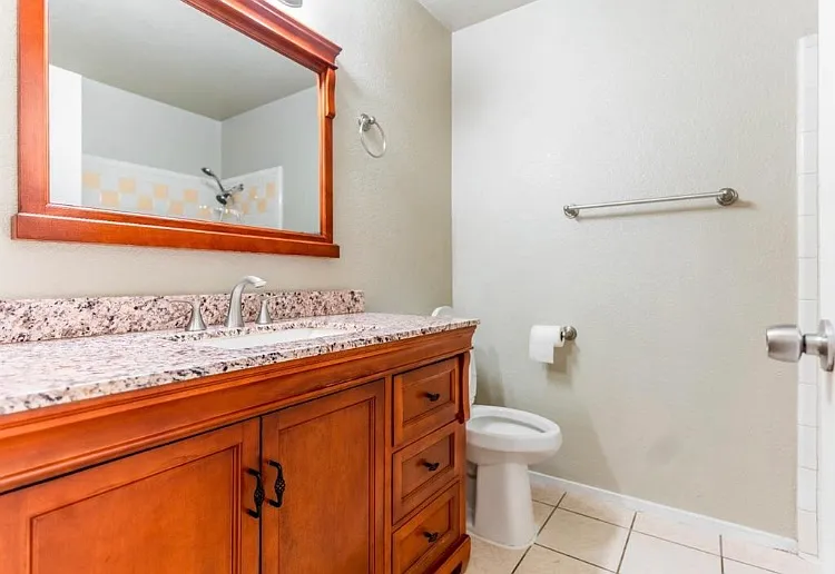 1304 Tyler Ct — Photo 36