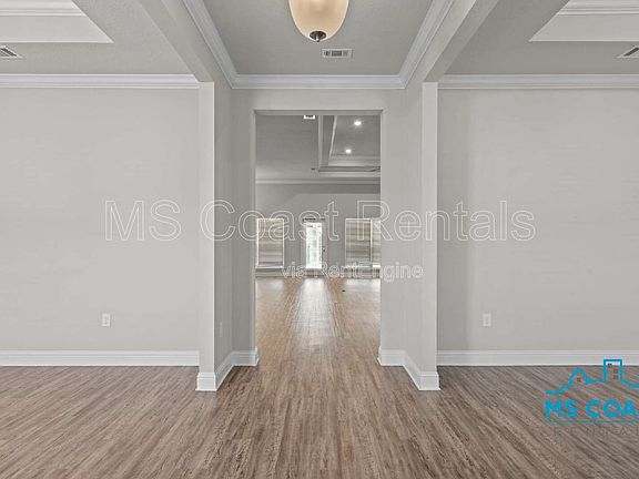 3rd image of 8712 Park Ridge Ct