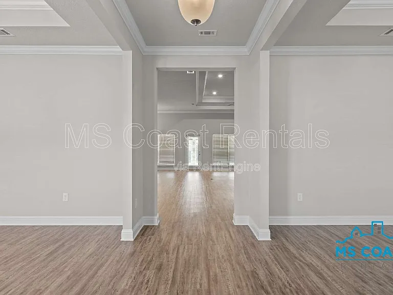 8712 Park Ridge Ct — Photo 3