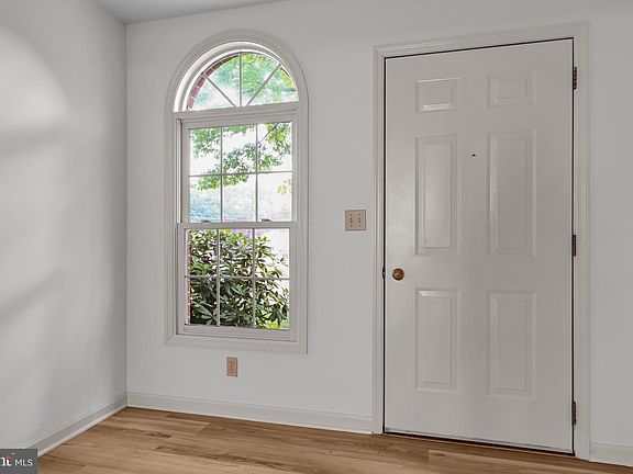 3rd image of 2086 Walnut St