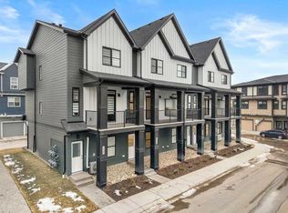 285 E Chelsea Ct #124, Chestermere, AB T1X 2W7