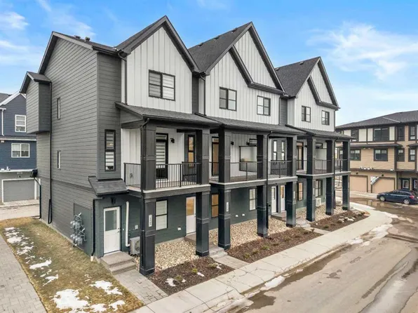 285 E Chelsea Ct #124, Chestermere, AB T1X 2W7