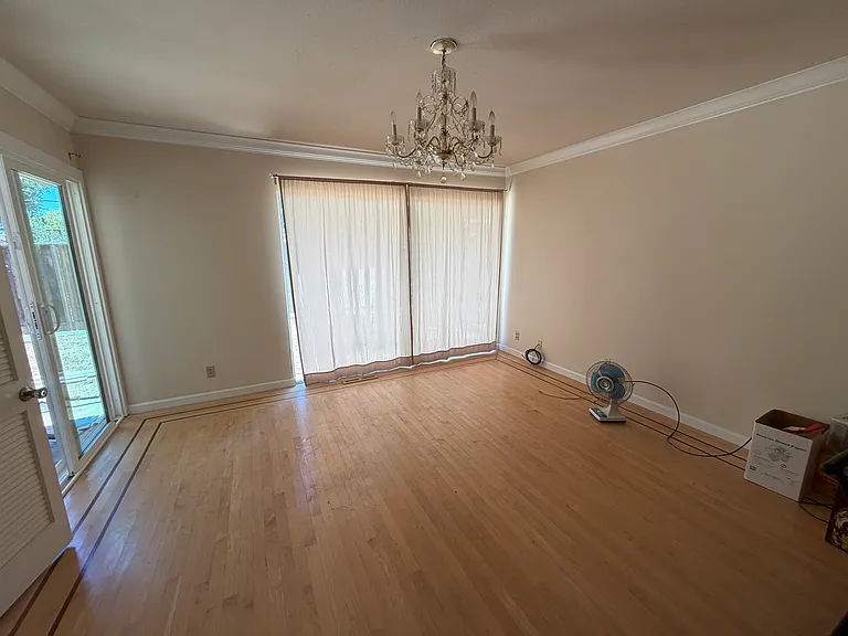 1186 Stafford Dr — Photo 4
