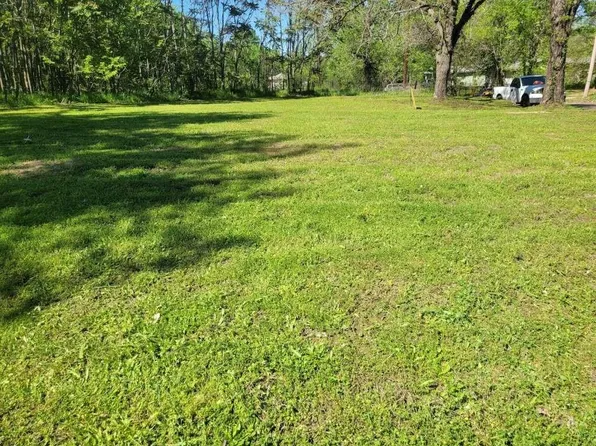 805 4th St NW, Paris, TX 75460