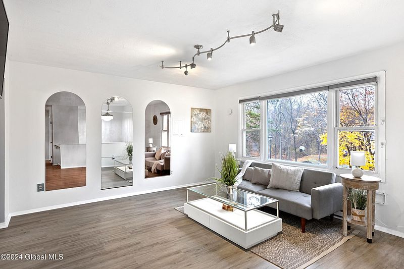 2nd image of 6 Shear Court