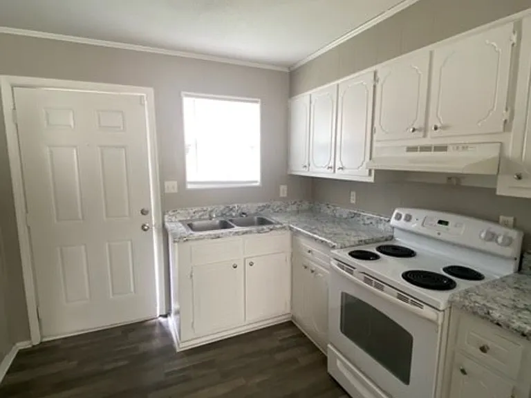 Brickhaven Apartments — Photo 10