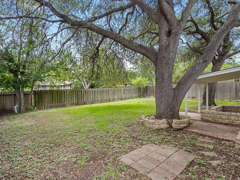 703 Huntingdon Pl — Photo 25