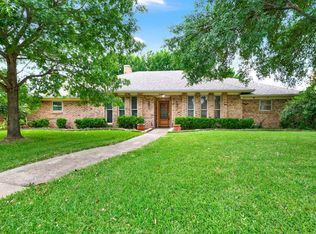 16801 Thomas Chapel Dr, Dallas, TX 75248