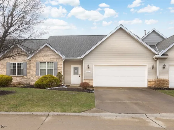 8823 Roberts Ct, Olmsted Falls, OH 44138