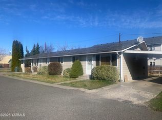 413 S 50th Ave #413/413-1/2, Yakima, WA 98908