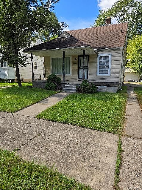 1st image of 19341 Blackstone St