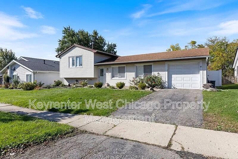3 bed, 2.0 bath, 1445 sqft, $2,895 — Photo 2